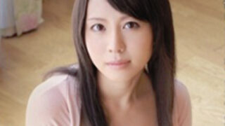 課長との不倫をやめられない人妻OL