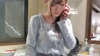 リストラされた夫の再就職を巡って元上司と関係を持つ妻