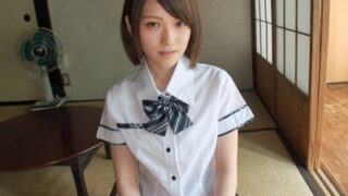 制服美少女が自ら腰を振り騎乗位で絶頂する。