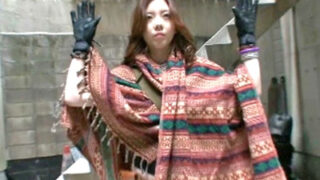 強制収容所に投獄された女指揮官が直面する惨劇