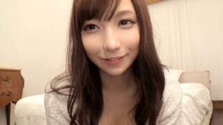 清楚系ビッチの女子大生が明るく激しく楽しいセックスを楽しむ