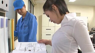 残業OLがボタンを弾けさせそうな興奮状態でオフィスでセックス