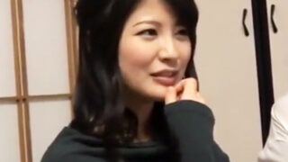 渋い男優に負けた淫乱妻が合コンで乱交