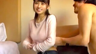 恥じらいながらベッドに入るとドスケベに変貌するお姉さん。