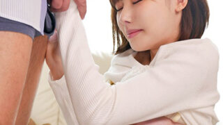 弱みを握られた中年上司が、部下の妻の子宮に執拗に関与し続ける