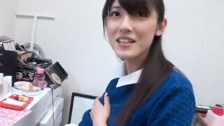 母乳を垂らした清楚な若妻が3Pで激しく中出しされる