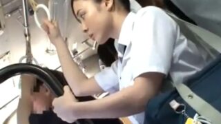 バスで巨乳JKを痴漢し、公衆の門前でレイプ