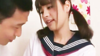 隠し本番を懇願された美少女ピンサロ嬢