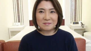 素人BBAがAVで豊満ボディの性行為を披露する。