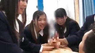 MM号配信で、4人のJK美少女がまとめてハメられる