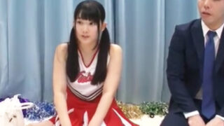 ロリチアガール登場で大興奮、勃起で腰を振る素人男