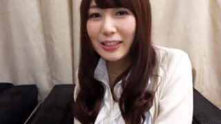 買い物帰りにナンパされた巨乳妻が、中出しで優しく童貞男子の筆下ろしをした