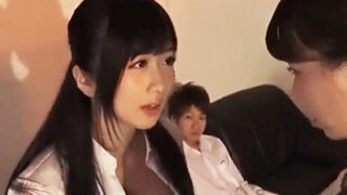 美痴女実習生2人が生徒のチンポを奪い合い、NTRのドロドロ劇を展開