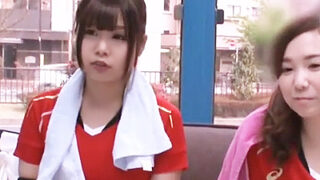 ママさんバレー帰りの健康ボディ若妻2人をまとめてハメる