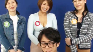 母と叔母を当てる卑猥ゲームが暴走し、近親中出し4Pへ発展