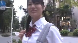 真面目そうなJKが卑猥な音でフェラ抜き