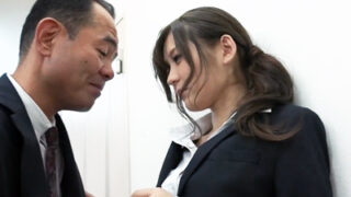 社長の欲望で激カワOLが膣内を何度も弄られる