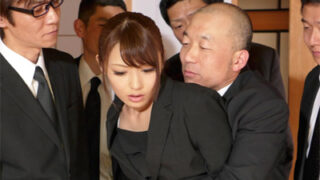 夫の親族に輪姦された美人妻