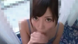 エロ下着のお姉さんが上目遣いでフェラ抜きし、白昼にパコ