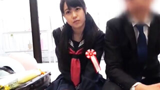 制服美少女に大人の悦びを注ぎ込む父親