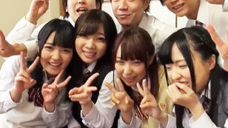 無理といいつつも、中出しが自由な乱交パーティーを開催