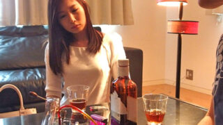 媚薬で昏睡させられた大女優が理性崩壊し、エビ反り痙攣し、絶頂に至る。