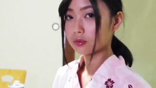 細身の浴衣美少女が複数のおっさんに囲まれ、犯される。