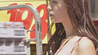 マキシワンピの女性が中出しレイプされる