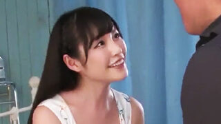 美少女にキスと挿入を迫まれ、興奮する。