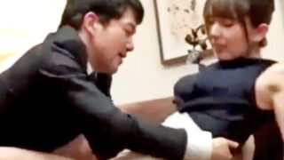 夫が睡っている間に美人妻をレイプ