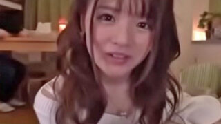 酔い潰れた彼女の近くで痴女が誘惑し、浮気セックスする