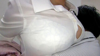 透けブラ巨乳妻が職場で毎日セクハラに苦しむ