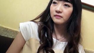 清楚な女子大生を口説き、ハメ撮りして顔射・中出し。