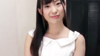 お姉ちゃんの彼氏を誘惑してフェラチオするロリ美少女