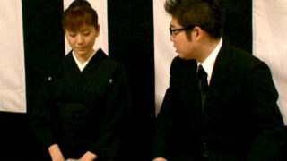 親戚が葬式で喪服の嫁を犯す