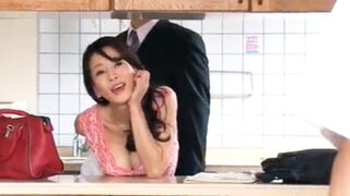 内見中の不動産屋とこっそり関係を持つ妻