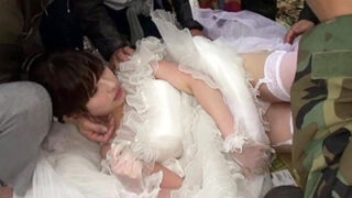 花嫁を奪い中出し輪姦する悪党一味