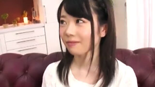 清楚な美少女の揺れる巨乳