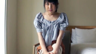 25歳のカワイイ系素人OLが、スケベな妄想にハマってAV撮影を志願する。