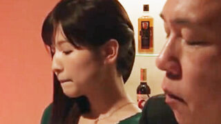 巨乳若妻が事故で動けない夫を支えながら非情にNTR。