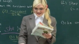 外国人英語教師が生徒と秘密の関係を持つ