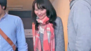 美魔女が若い男の初体験を喜ぶ