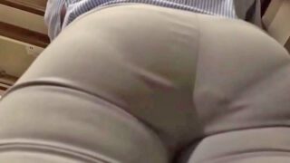 スケベなムチ尻美人妻が息子と近親セックスをする