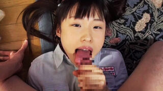 マニア好みの、色白・パイパン・貧乳のロリ少女。