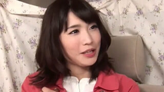 清楚な美人妻がパイパンで即ハメ中出しOK。