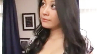 堕ちた元芸能人が豊満ボディで中出し懇願