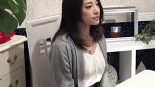 美女をだますとともに媚薬オイルで発情させ、レイプする鬼畜マッサ師。