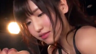 小悪魔女王様が優しい淫語でM男をイジメる