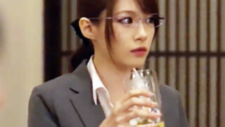 美人妻OLが酔って輪姦される