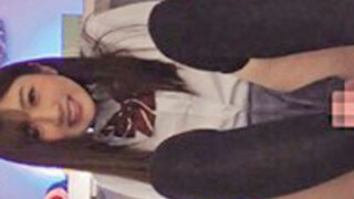 絶対領域のJKが淫語でM男を責める。